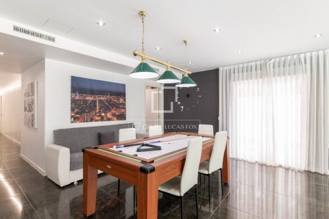 Villa de 8 dormitorios en venta en Castelldefels, Barcelona, Cataluña, Spain № 3903 - foto 30