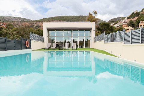 Villa de 8 dormitorios en venta en Castelldefels, Barcelona, Cataluña, Spain № 3903