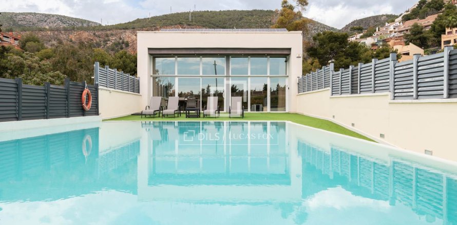 Villa de 8 dormitorios en venta en Castelldefels, Barcelona, Cataluña, Spain № 3903