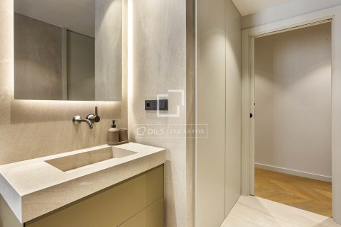 2 bedrooms apartment for sale in Barcelona, Catalonia, Spain № 3904 - photo 15