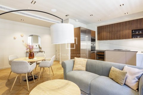 2 bedrooms apartment for sale in Barcelona, Catalonia, Spain № 3904 - photo 2