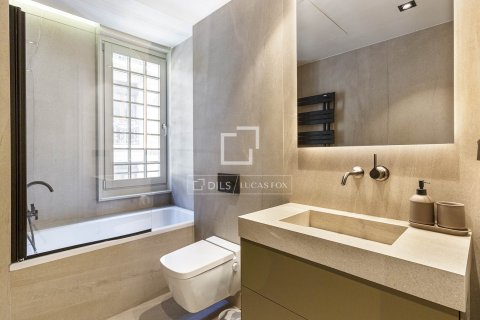 2 bedrooms apartment for sale in Barcelona, Catalonia, Spain № 3904 - photo 14