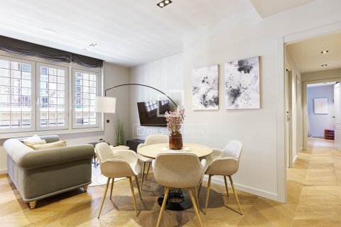 Apartamento de 2 dormitorios en venta en Barcelona, Cataluña, Spain № 3904
