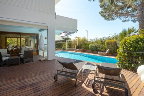 Villa de 5 dormitorios en venta en Cabrils, Barcelona, Cataluña, Spain № 3900 - foto 5