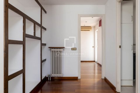 Купить пентхаус в Барселона, Испания с 2 спальни, 74м², № 8965 - фото 8