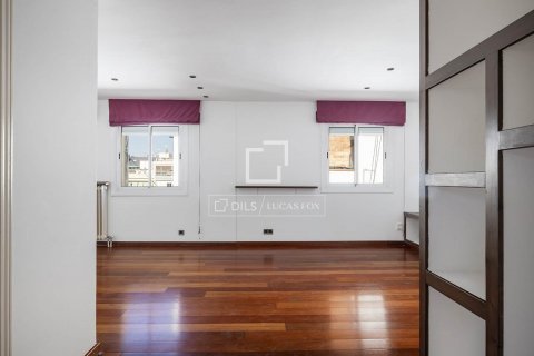 Купить пентхаус в Барселона, Испания с 2 спальни, 74м², № 8965 - фото 5