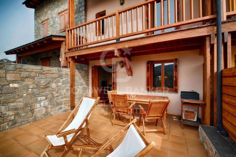 Сasa de 3 dormitorios en venta en Cataluña, Spain № 7956 - foto 30