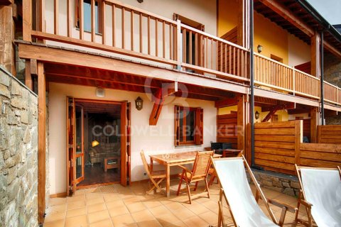 Сasa de 3 dormitorios en venta en Cataluña, Spain № 7956