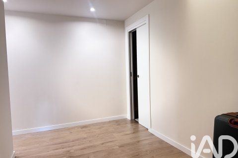 Apartamento de 3 dormitorios en alquiler en Barcelona, Cataluña, Spain № 8302 - foto 17