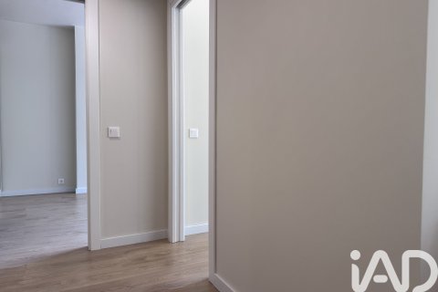 Apartamento de 3 dormitorios en alquiler en Barcelona, Cataluña, Spain № 8302 - foto 19