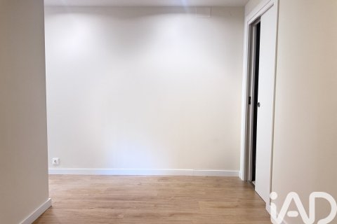 Apartamento de 3 dormitorios en alquiler en Barcelona, Cataluña, Spain № 8302 - foto 16