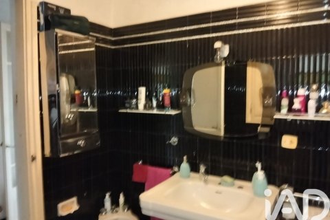 Сasa de 6 dormitorios en alquiler en Lérida, Cataluña, Spain № 8306 - foto 20