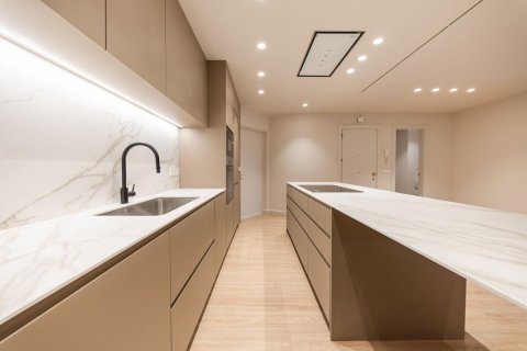 4 bedrooms apartment for sale in Barcelona, Catalonia, Spain № 7187 - photo 23