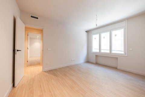 4 bedrooms apartment for sale in Barcelona, Catalonia, Spain № 7187 - photo 18