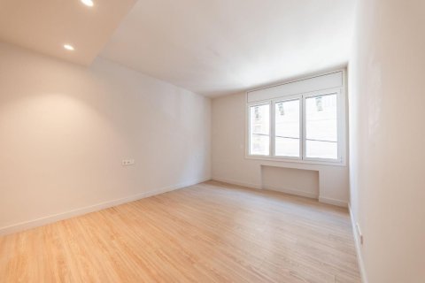 4 bedrooms apartment for sale in Barcelona, Catalonia, Spain № 7187 - photo 17