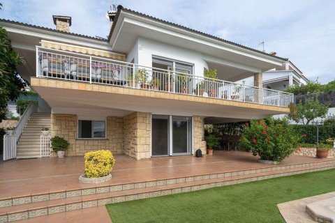 Купить дом в Льорет-де-Мар, Испания с 7 комнат, 423м², № 7184 - фото 28
