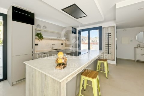 Villa de 4 dormitorios en venta en Empuriabrava, Gerona, Cataluña, Spain № 7734 - foto 27
