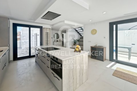 Villa de 4 dormitorios en venta en Empuriabrava, Gerona, Cataluña, Spain № 7734 - foto 26