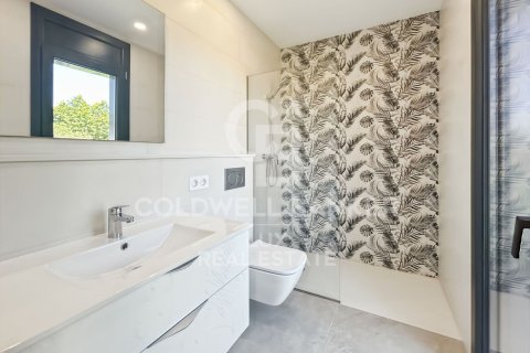 Villa de 4 dormitorios en venta en Empuriabrava, Gerona, Cataluña, Spain № 7734 - foto 4