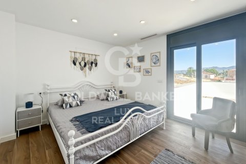 Villa de 4 dormitorios en venta en Empuriabrava, Gerona, Cataluña, Spain № 7734 - foto 12