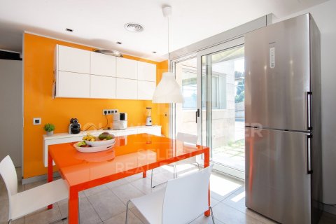 Villa de 5 dormitorios en venta en Cerdanyola del Vallès, Barcelona, Cataluña, Spain № 7738 - foto 13