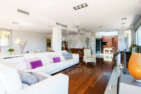 Villa de 5 dormitorios en venta en Cerdanyola del Vallès, Barcelona, Cataluña, Spain № 7738 - foto 22