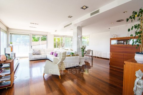 Villa de 5 dormitorios en venta en Cerdanyola del Vallès, Barcelona, Cataluña, Spain № 7738 - foto 21