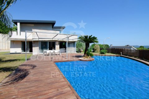 Villa de 5 dormitorios en venta en Cerdanyola del Vallès, Barcelona, Cataluña, Spain № 7738