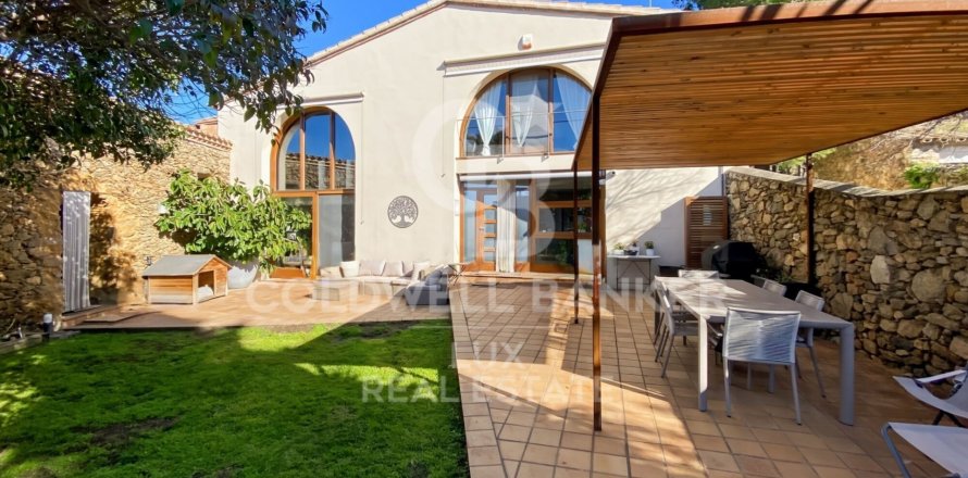 Сasa de 3 dormitorios en venta en Palau-saverdera, Gerona, Cataluña, Spain № 7739