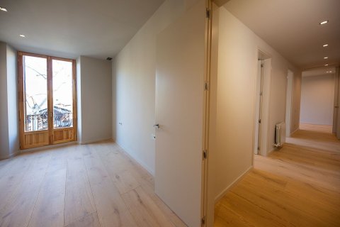 2 bedrooms apartment for sale in Ciutat Vella, Barcelona, Catalonia, Spain № 2463 - photo 6