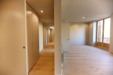 Apartamento de 2 dormitorios en venta en Ciudad Vieja, Barcelona, Cataluña, Spain № 2463