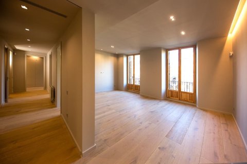 2 bedrooms apartment for sale in Ciutat Vella, Barcelona, Catalonia, Spain № 2463 - photo 3