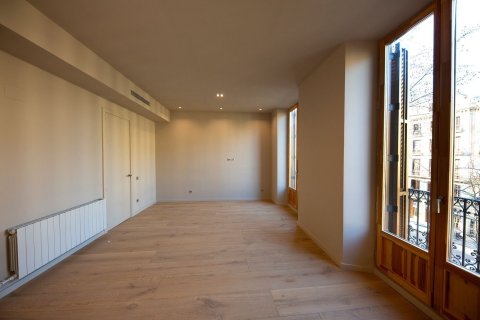 2 bedrooms apartment for sale in Ciutat Vella, Barcelona, Catalonia, Spain № 2463 - photo 4