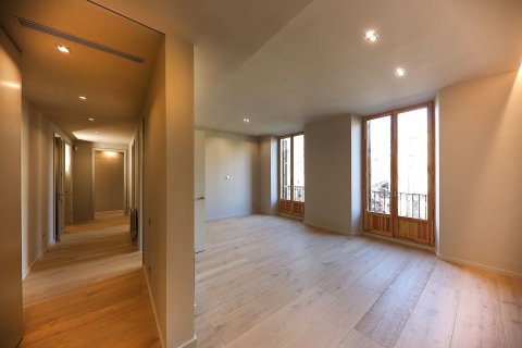 2 bedrooms apartment for sale in Ciutat Vella, Barcelona, Catalonia, Spain № 2463 - photo 2