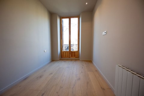 2 bedrooms apartment for sale in Ciutat Vella, Barcelona, Catalonia, Spain № 2463 - photo 10