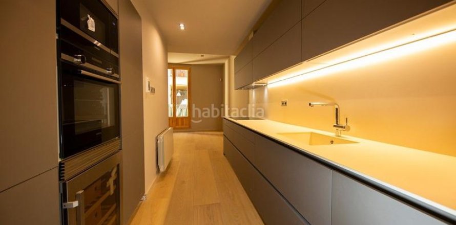 2 bedrooms apartment for sale in Ciutat Vella, Barcelona, Catalonia, Spain № 2461