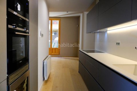 2 bedrooms apartment for sale in Ciutat Vella, Barcelona, Catalonia, Spain № 2461 - photo 2