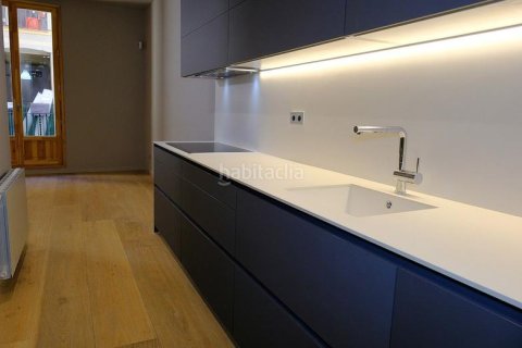 2 bedrooms apartment for sale in Ciutat Vella, Barcelona, Catalonia, Spain № 2461 - photo 7