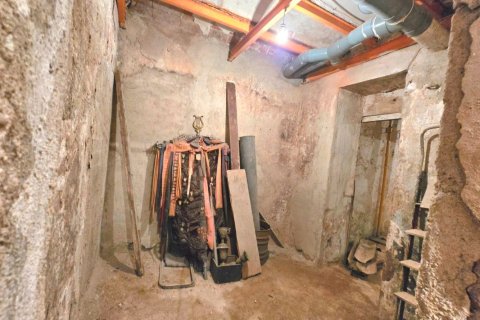250 sq.m. commercial property for sale in Sants-Montjuic, Barcelona, Catalonia, Spain № 2459 - photo 8