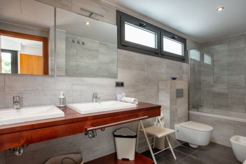 Сasa de 5 dormitorios en venta en Begur, Gerona, Cataluña, Spain № 7091 - foto 19