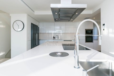 Villa de 6 dormitorios en venta en Castelldefels, Barcelona, Cataluña, Spain № 3867 - foto 23
