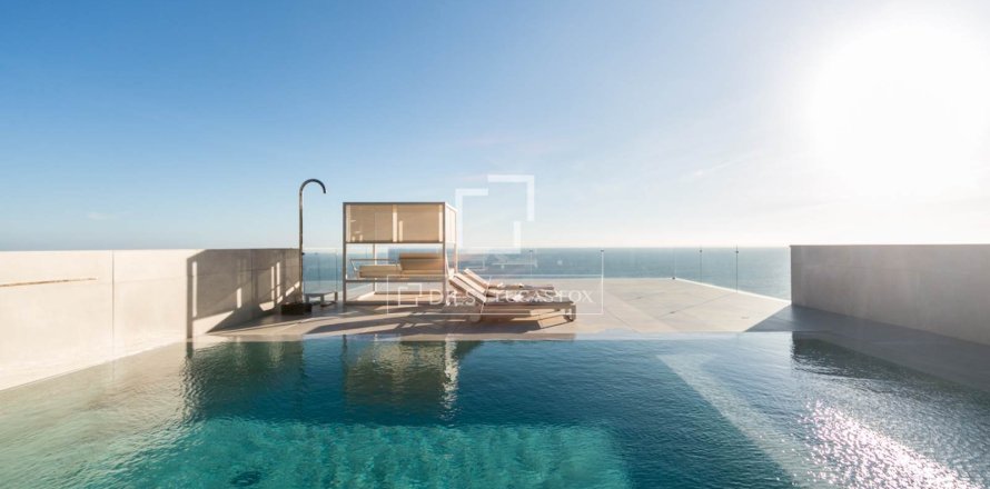 Villa de 6 dormitorios en venta en Castelldefels, Barcelona, Cataluña, Spain № 3867