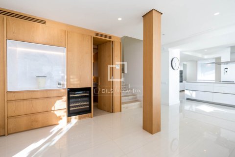 Villa de 6 dormitorios en venta en Castelldefels, Barcelona, Cataluña, Spain № 3867 - foto 15