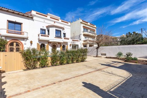 Villa de 5 dormitorios en venta en Sant Just Desvern, Barcelona, Cataluña, Spain № 3868 - foto 6