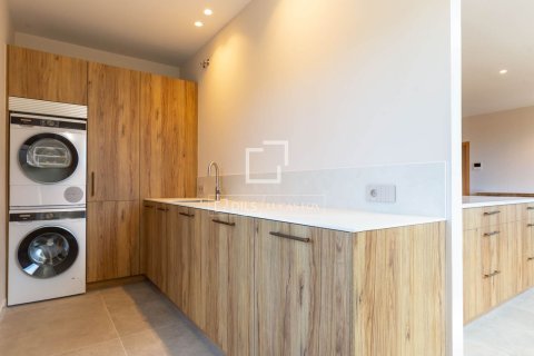 Villa de 5 dormitorios en venta en Sant Just Desvern, Barcelona, Cataluña, Spain № 3868 - foto 27