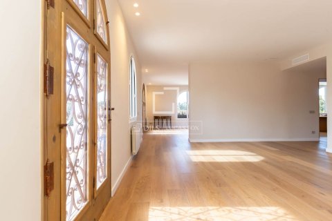 Villa de 5 dormitorios en venta en Sant Just Desvern, Barcelona, Cataluña, Spain № 3868 - foto 20