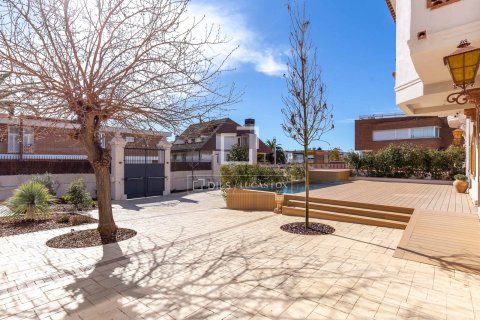 Villa de 5 dormitorios en venta en Sant Just Desvern, Barcelona, Cataluña, Spain № 3868 - foto 14