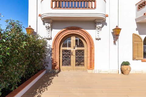 Villa de 5 dormitorios en venta en Sant Just Desvern, Barcelona, Cataluña, Spain № 3868 - foto 9