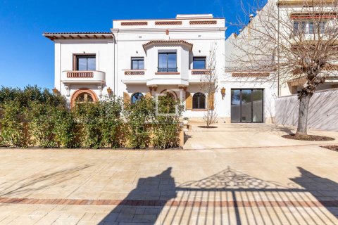 Villa de 5 dormitorios en venta en Sant Just Desvern, Barcelona, Cataluña, Spain № 3868 - foto 2