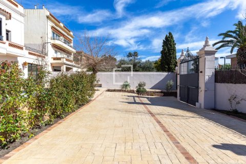 Villa de 5 dormitorios en venta en Sant Just Desvern, Barcelona, Cataluña, Spain № 3868 - foto 13